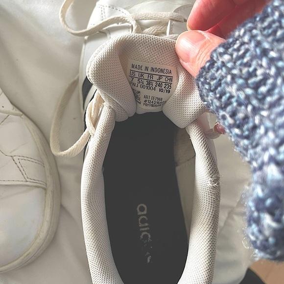 Adidas shoes - Picture 2 of 4